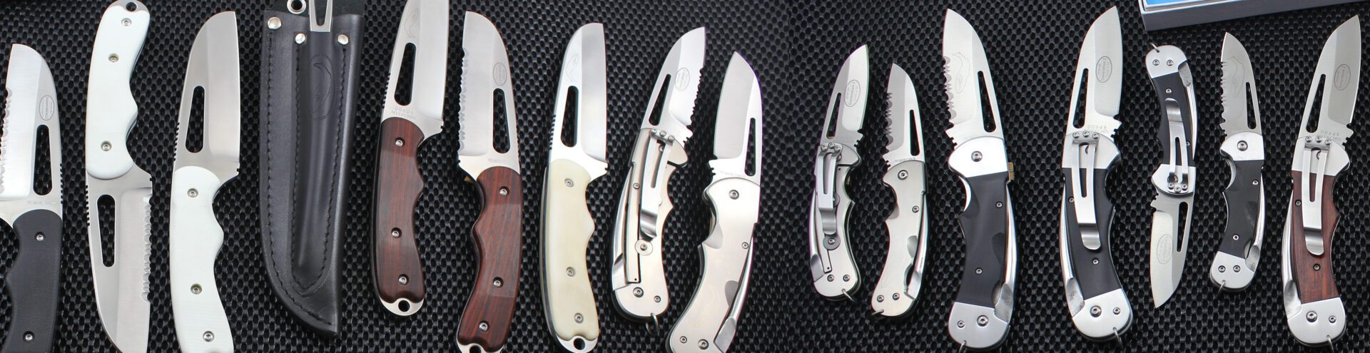 A group of knives that are on the ground.